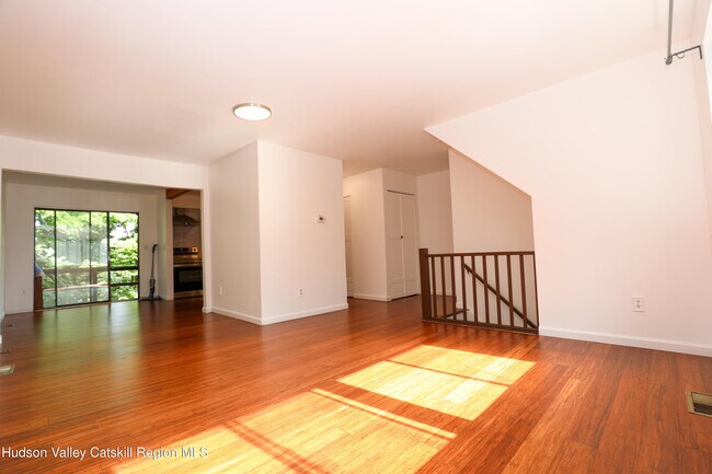Building Photo - 259 Village Ct