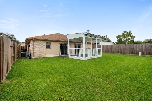 Building Photo - 10954 Pigeonwood Dr