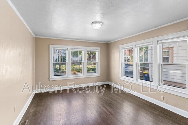 Building Photo - 5303 Charlotte St