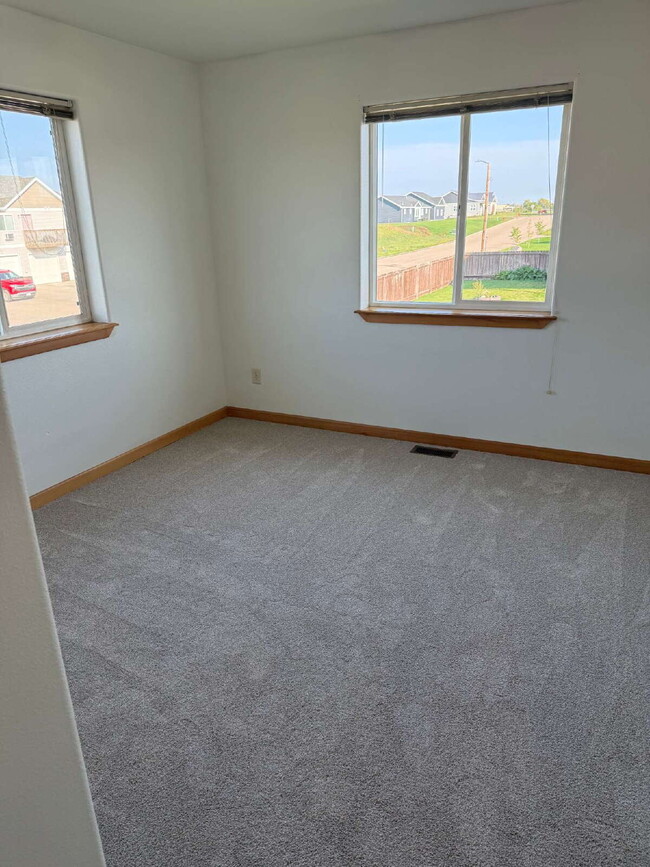 Building Photo - "Charming 3-Bedroom Home with Spacious Layout FOR SALE in Tioga, ND!"