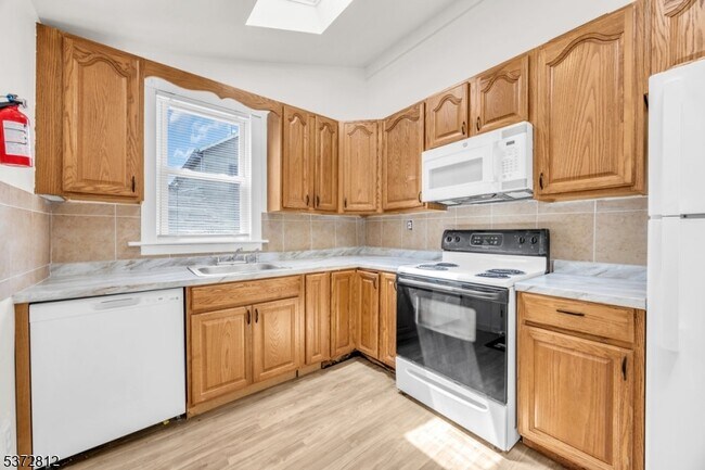 Primary Photo - 1014 Railroad Ave