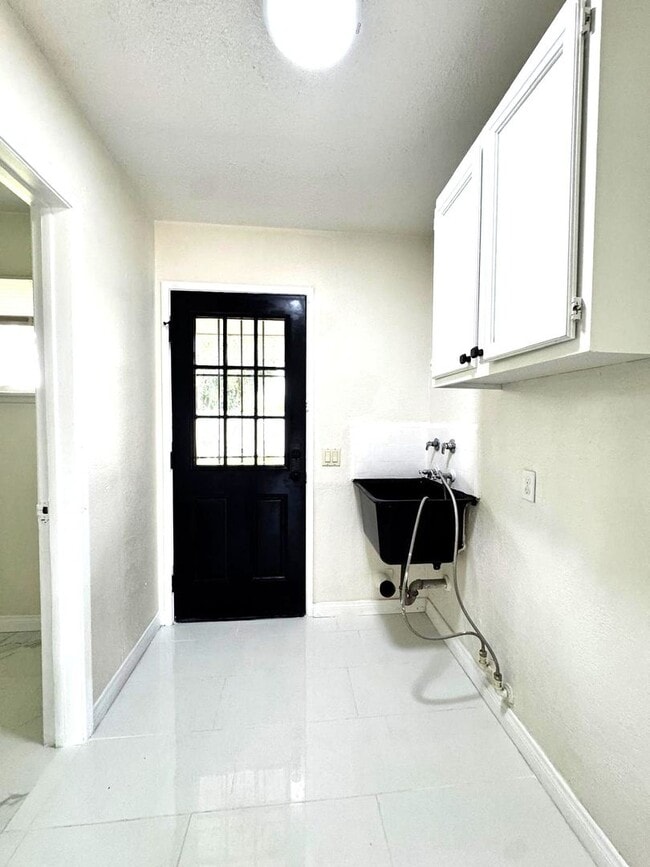 Building Photo - Rare 3 Bed Solar Home for Rent in Pomona Near Claremont & La Verne | Yard, Office, Garage