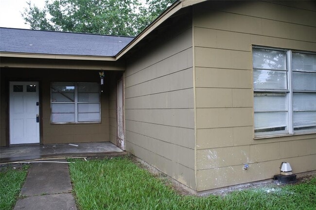 Building Photo - 1203 Walger Ave