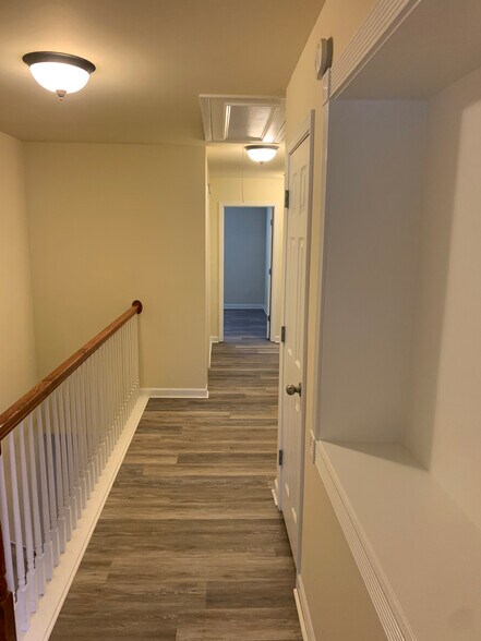 Building Photo - 352 Beynon Ter