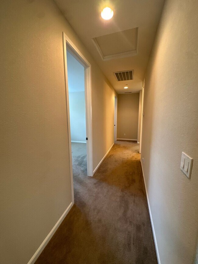Building Photo - Spacious 4 Bed / 3 Bath Home with Large Covered Patio in Chico