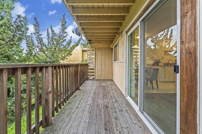 Building Photo - Utilities Included! Montclair 1BD/1BA w/ Parking & Private Deck