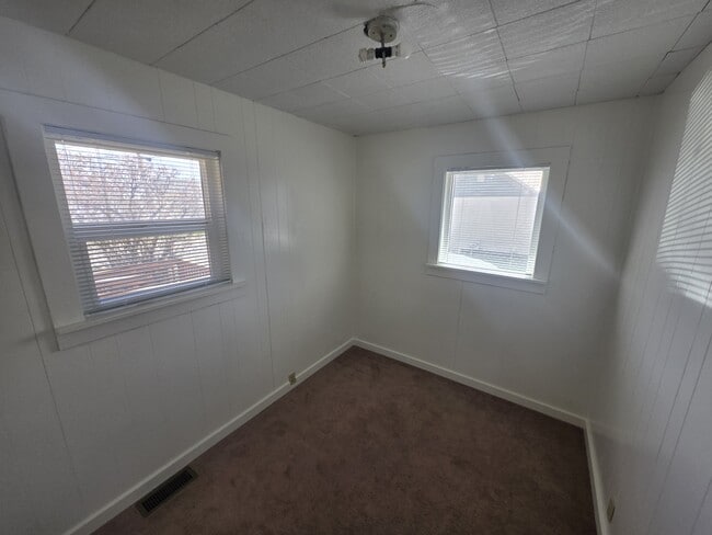Building Photo - 411 Opal St