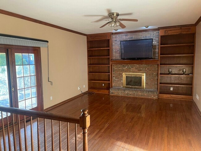 Building Photo - 604 Emmett Creek Ln