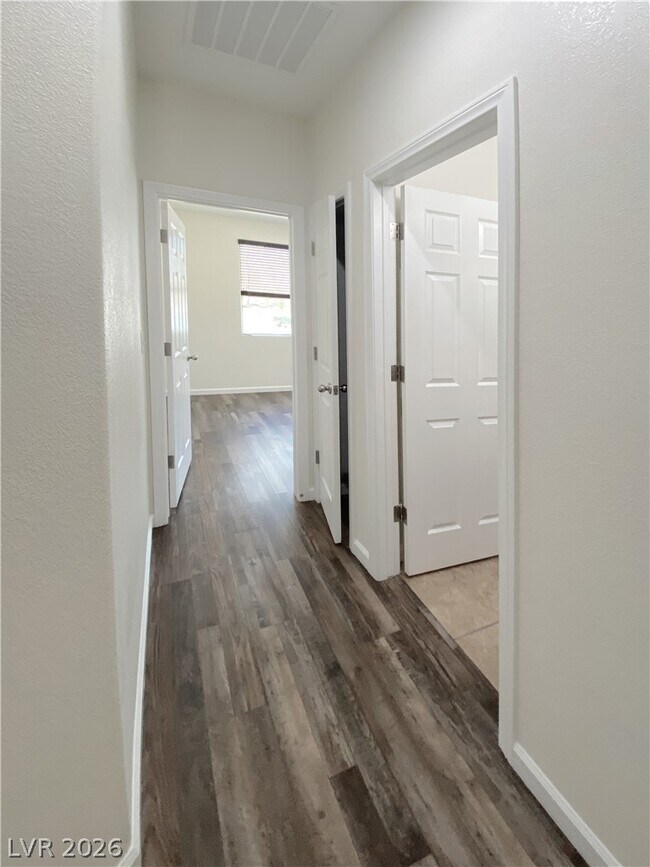 Building Photo - 1000 Aspen Cliff Dr