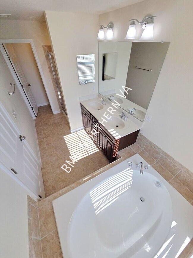 Building Photo - 25224 Briargate Terrace