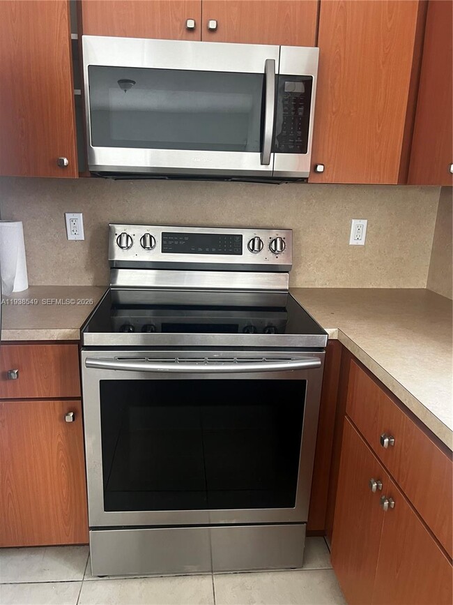 Building Photo - 1304 SE 7th Ct