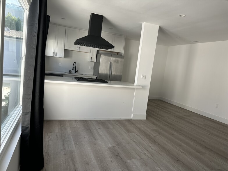 Building Photo - 465 S Le Doux Rd