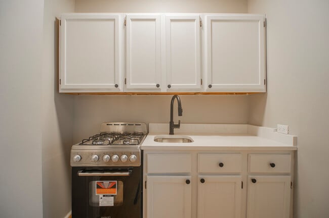 Building Photo - 1414 W Pratt Blvd