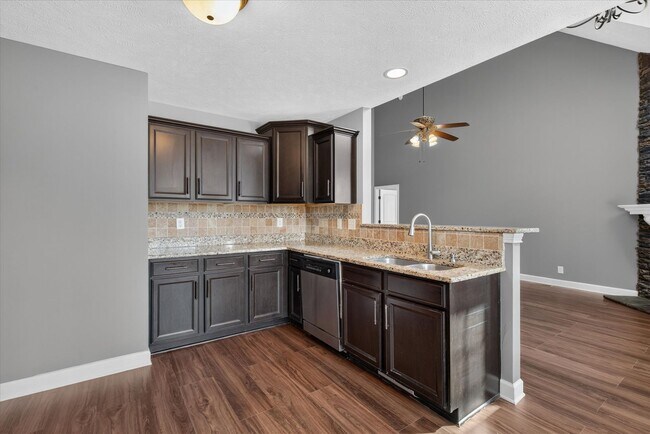 Building Photo - 645 Fox Hound Dr