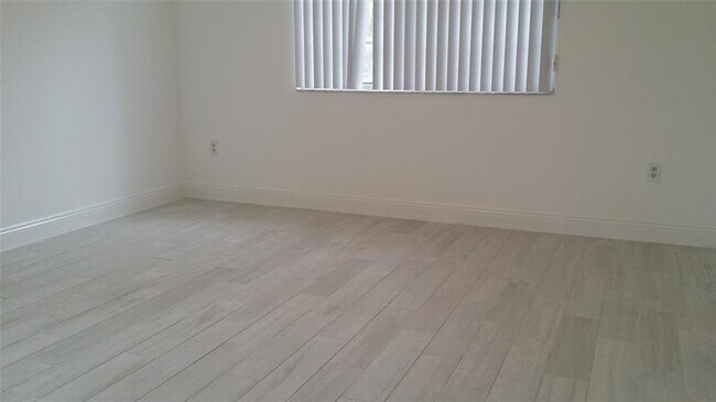Building Photo - 5031 Wiles Rd