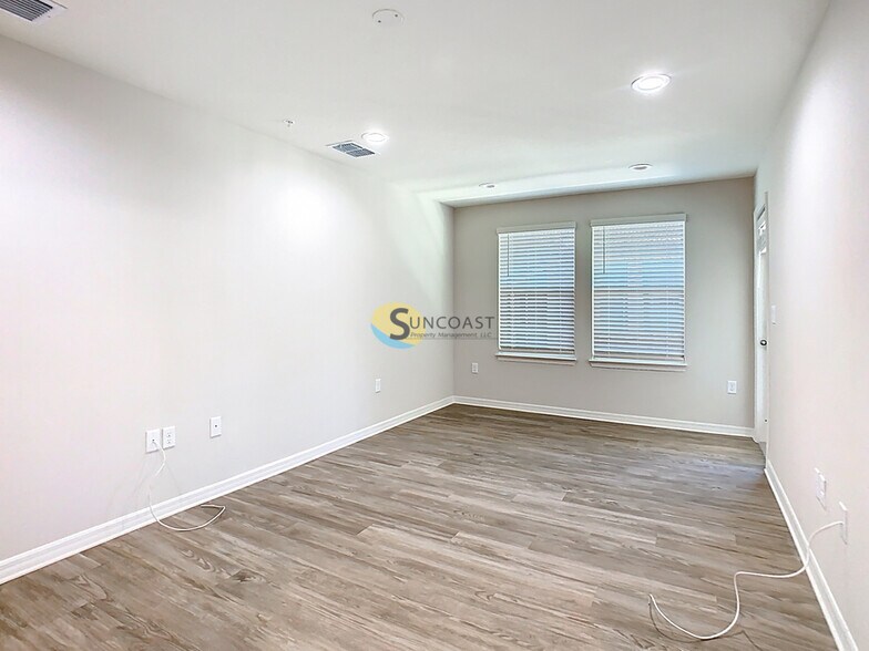 Building Photo - 3821 SW 43rd Ct