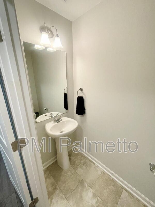 Building Photo - 633 Wooster Dr