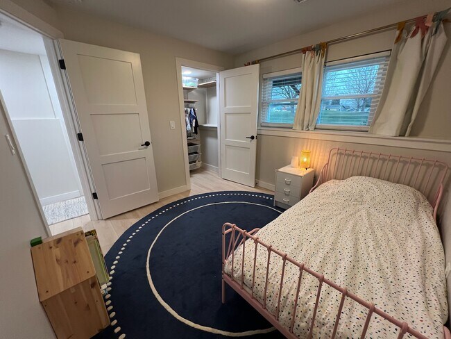 Building Photo - 206 Cypress Cir