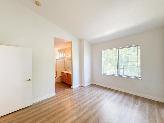 Building Photo - 2527 Baywood Way