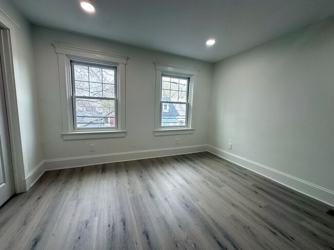 Building Photo - 528 Manor St