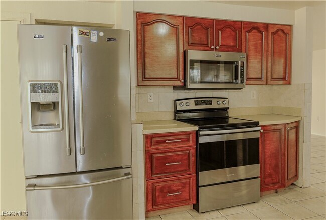 Building Photo - 1366 Nimrod St