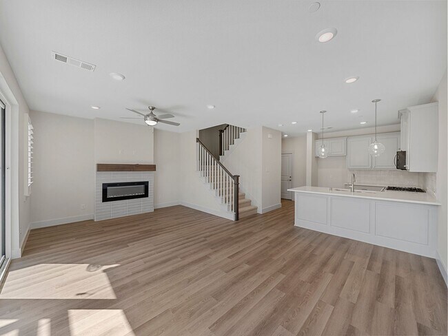Building Photo - 917 Emerling Dr