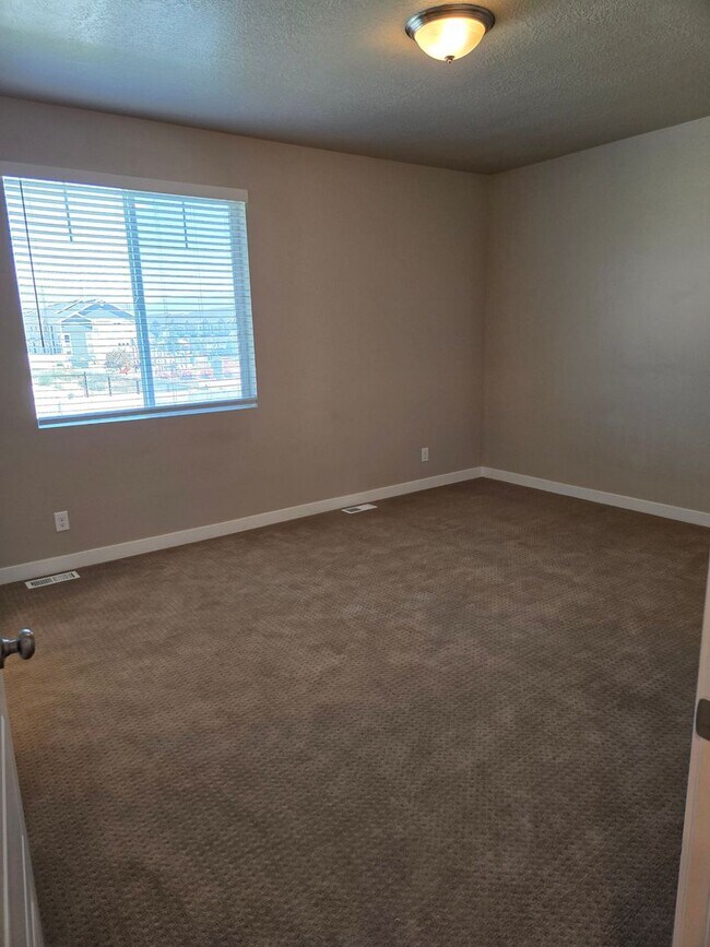 Building Photo - 2422 N Penstemon Wy