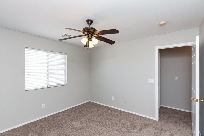 Building Photo - 31569 N Sundown Dr