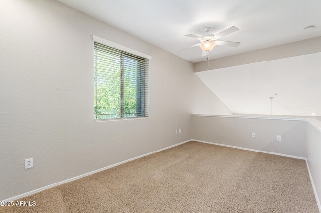 Building Photo - 15240 N 142nd Ave