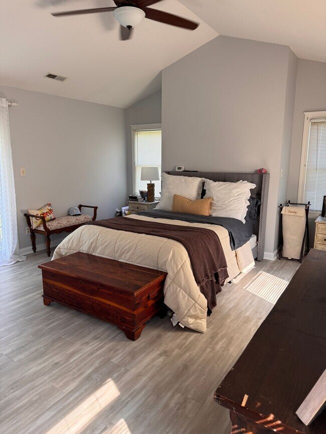 Building Photo - 4 Bedroom || 3 Bathroom Home on 2 Acres