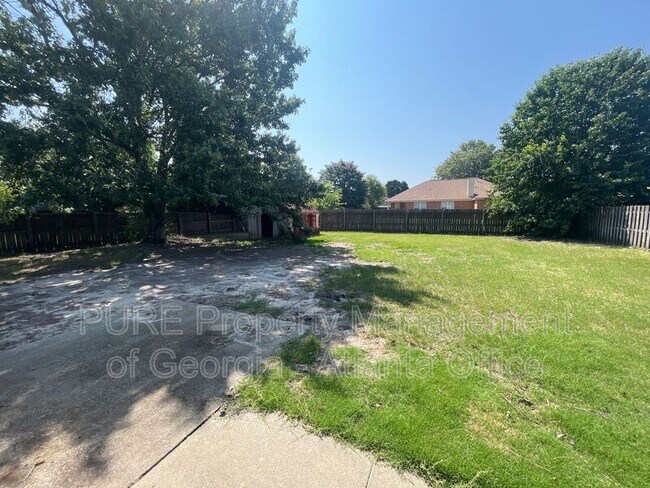 Building Photo - 127 Redford Dr