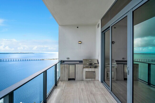Building Photo - 1451 Brickell Ave