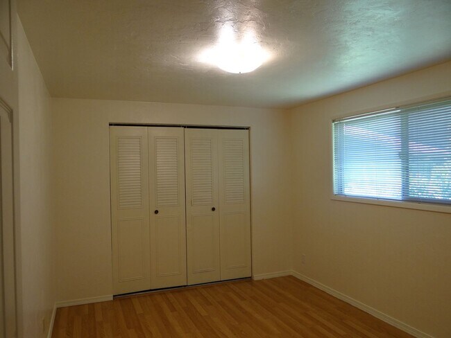 Building Photo - 2112-2