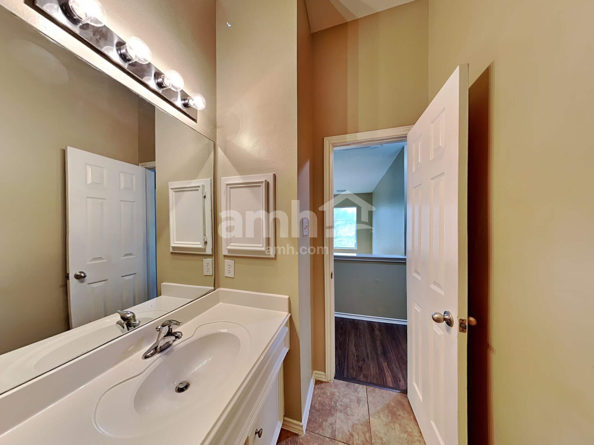 Building Photo - 2718 Lakecrest Way Dr