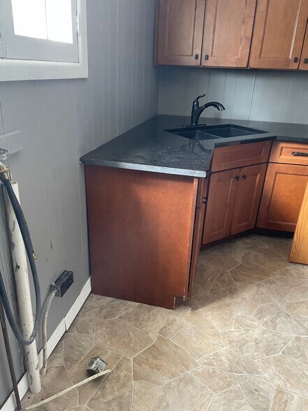 Laundry room - 224 1st St