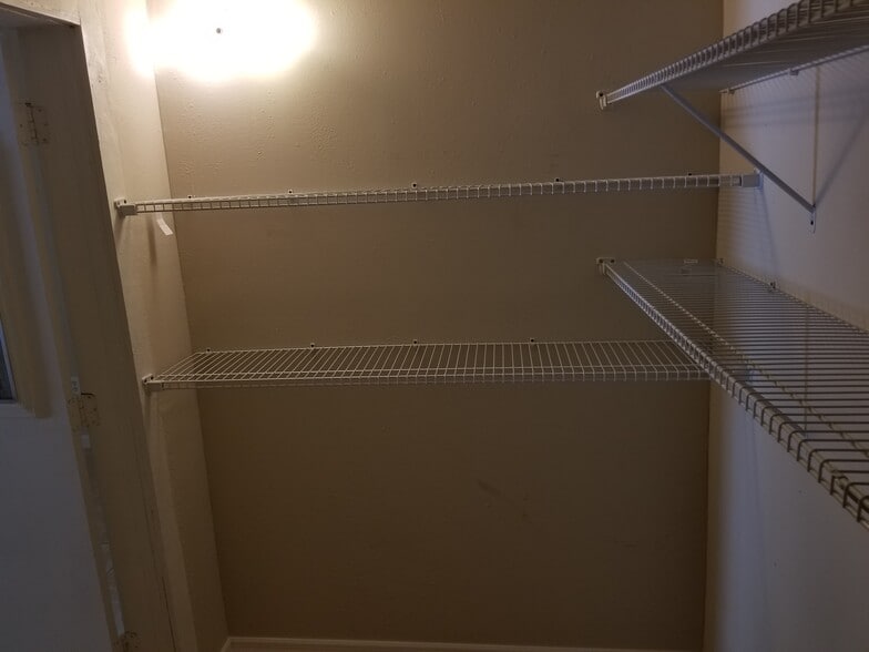 Building Photo - 911 W Portage St