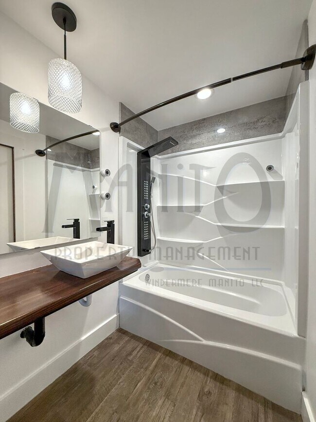 Building Photo - Updated Shadle Park Home