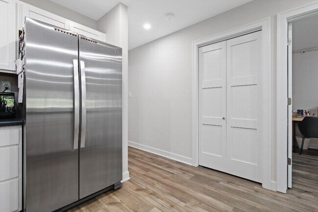 Building Photo - 1709 W State St