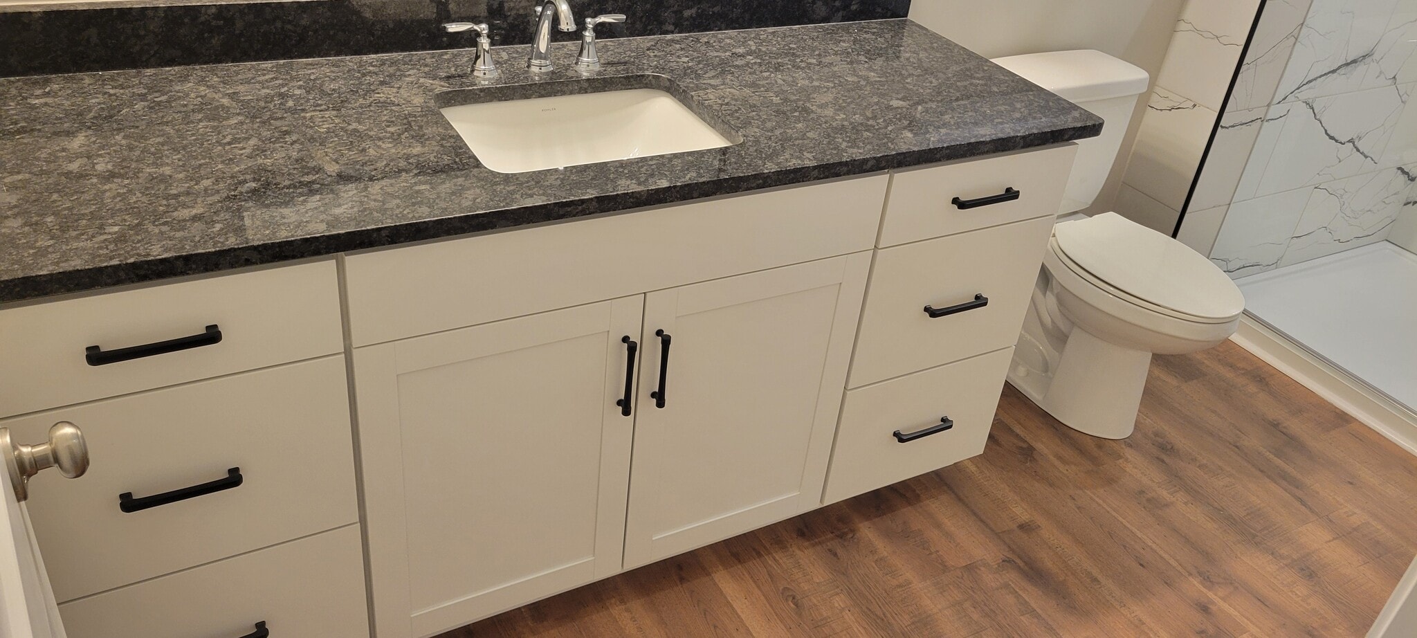 Master bath - 905 W Chestnut Ext