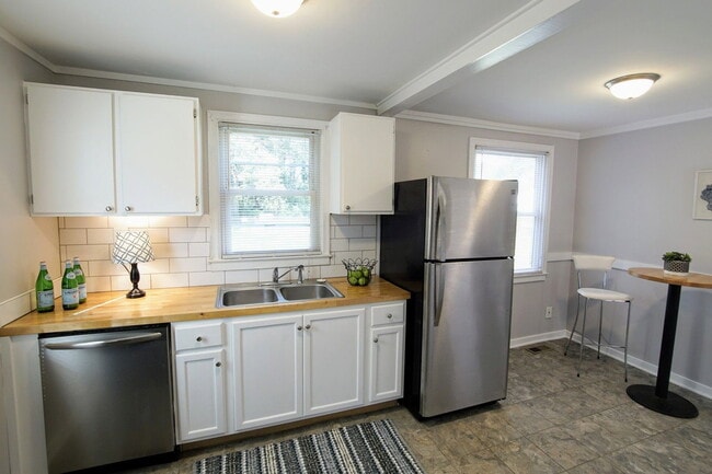 Building Photo - 3907 Peyton Ave