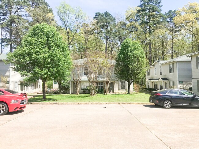 Building Photo - 1000 N Red St