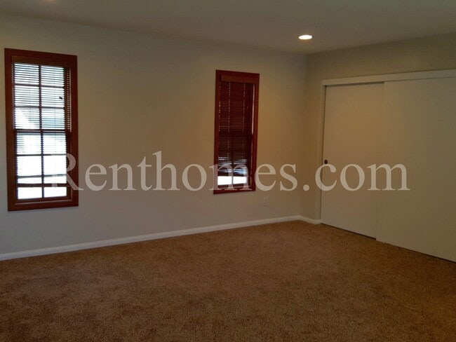 Building Photo - 9929 Via De Oro