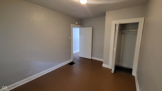 Building Photo - 1527 N Chester Ave