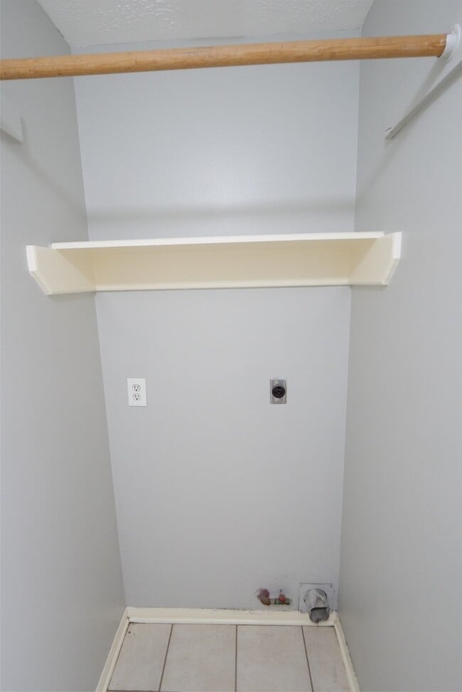 Building Photo - 17427 Hamilwood Dr