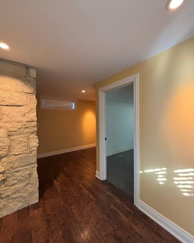 Building Photo - 310 N Prairie Ave