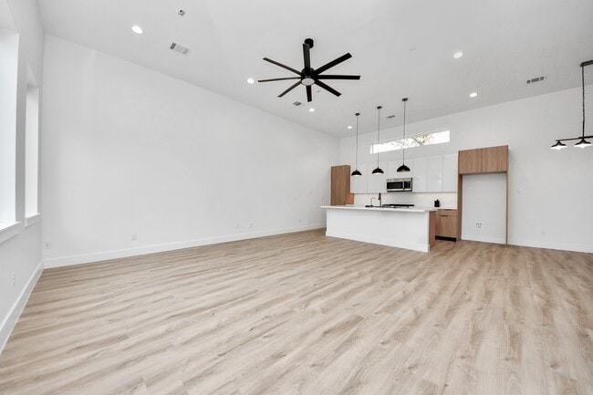 Building Photo - 3407 Hutchins St