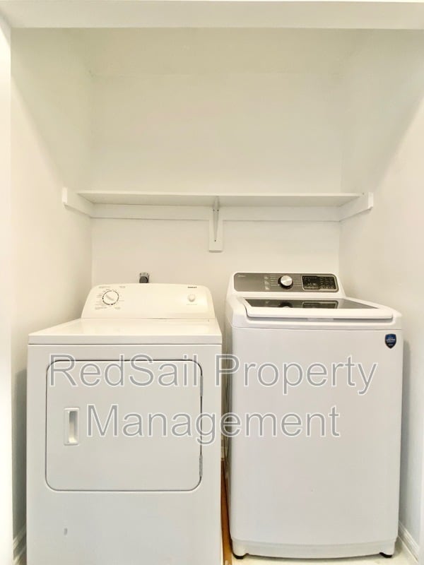 Building Photo - 568 Candle Ln