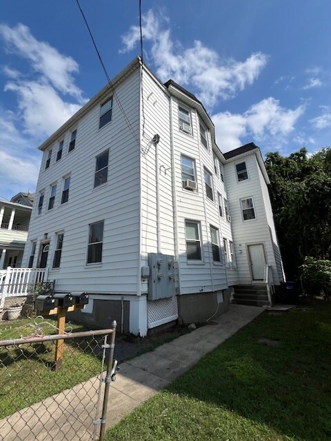 Building Photo - 11 5th St