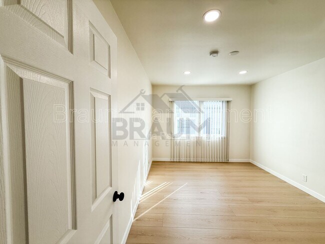 Building Photo - 7339 Woodman Ave