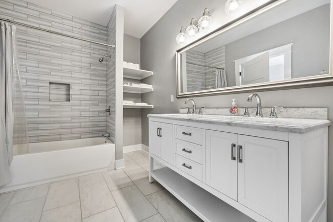 Building Photo - 920 Silverdene Pl